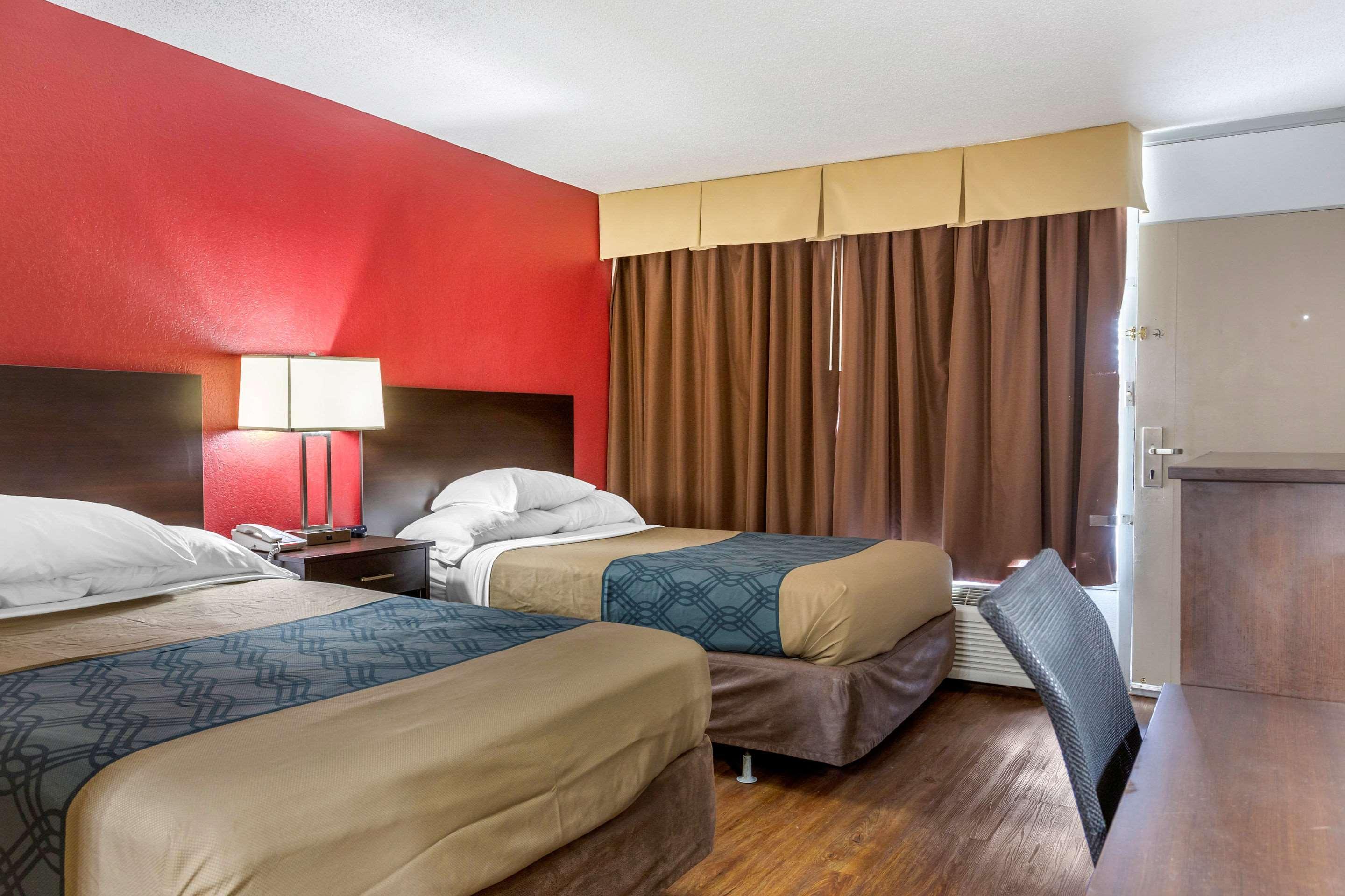 Econo Lodge Shorewood Exterior foto