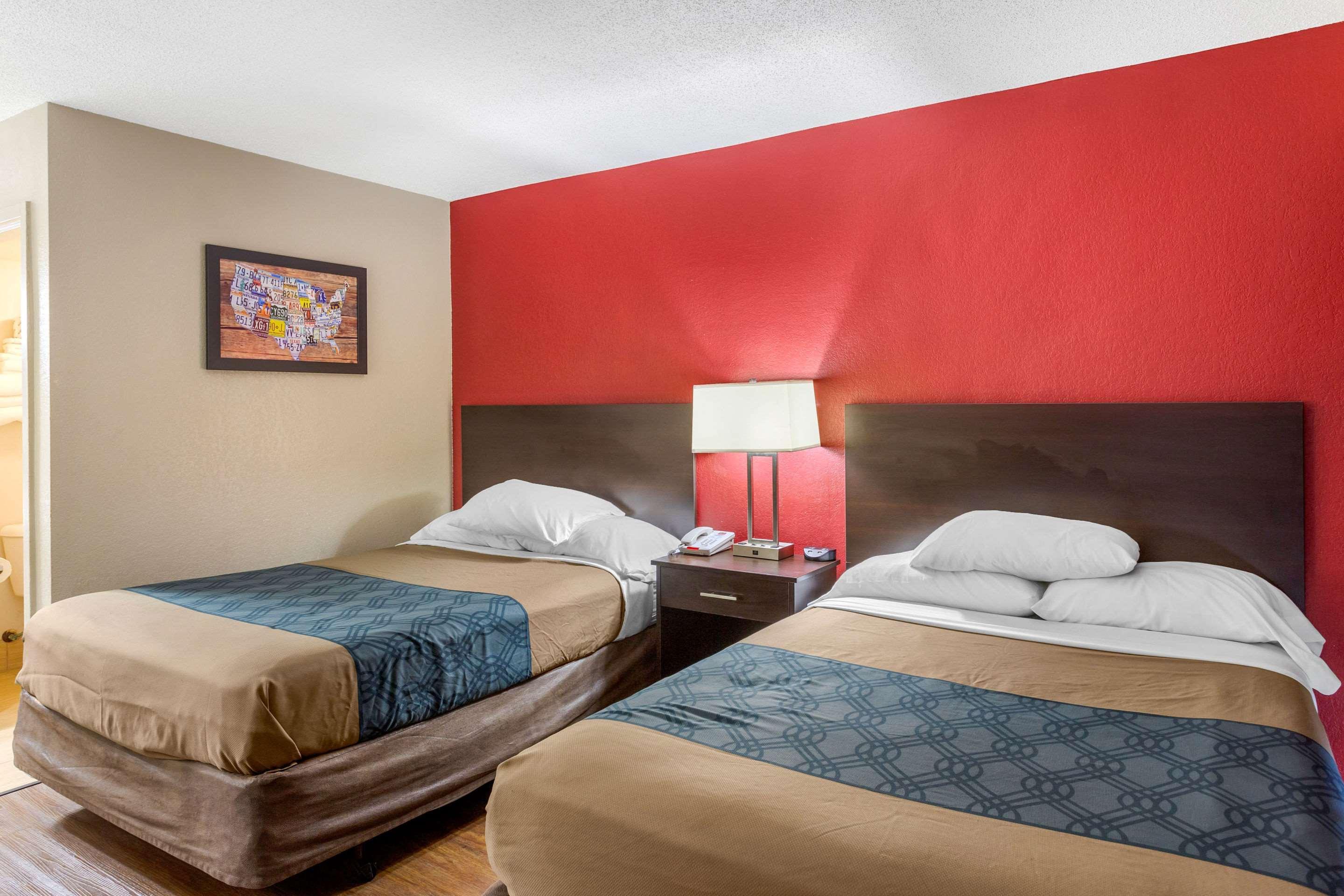 Econo Lodge Shorewood Exterior foto